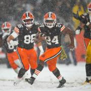 Cleveland Browns running back Nick Chubb carries for the decisive touchdown (Sue Ogrocki/AP)